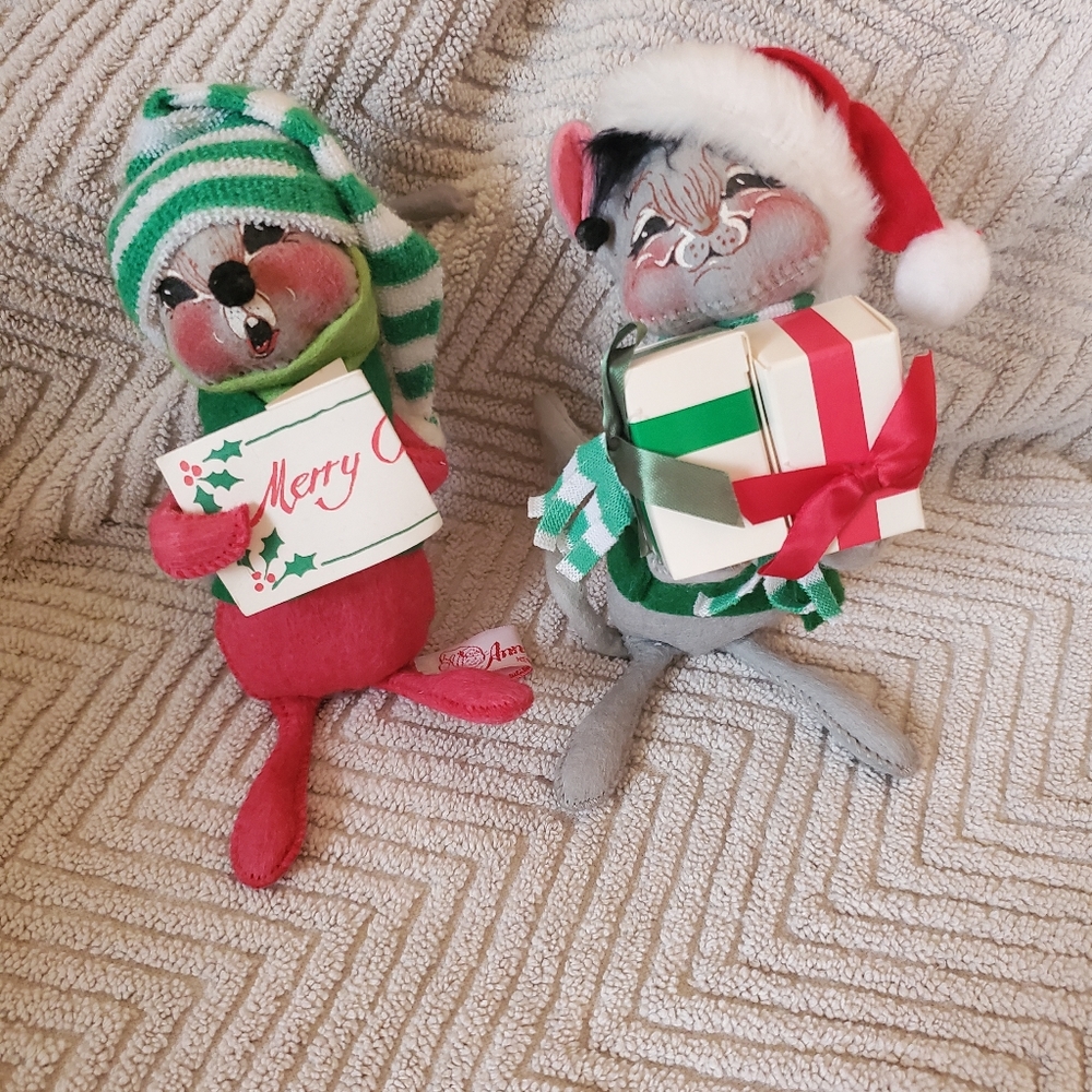Annalee Dolls set of 2